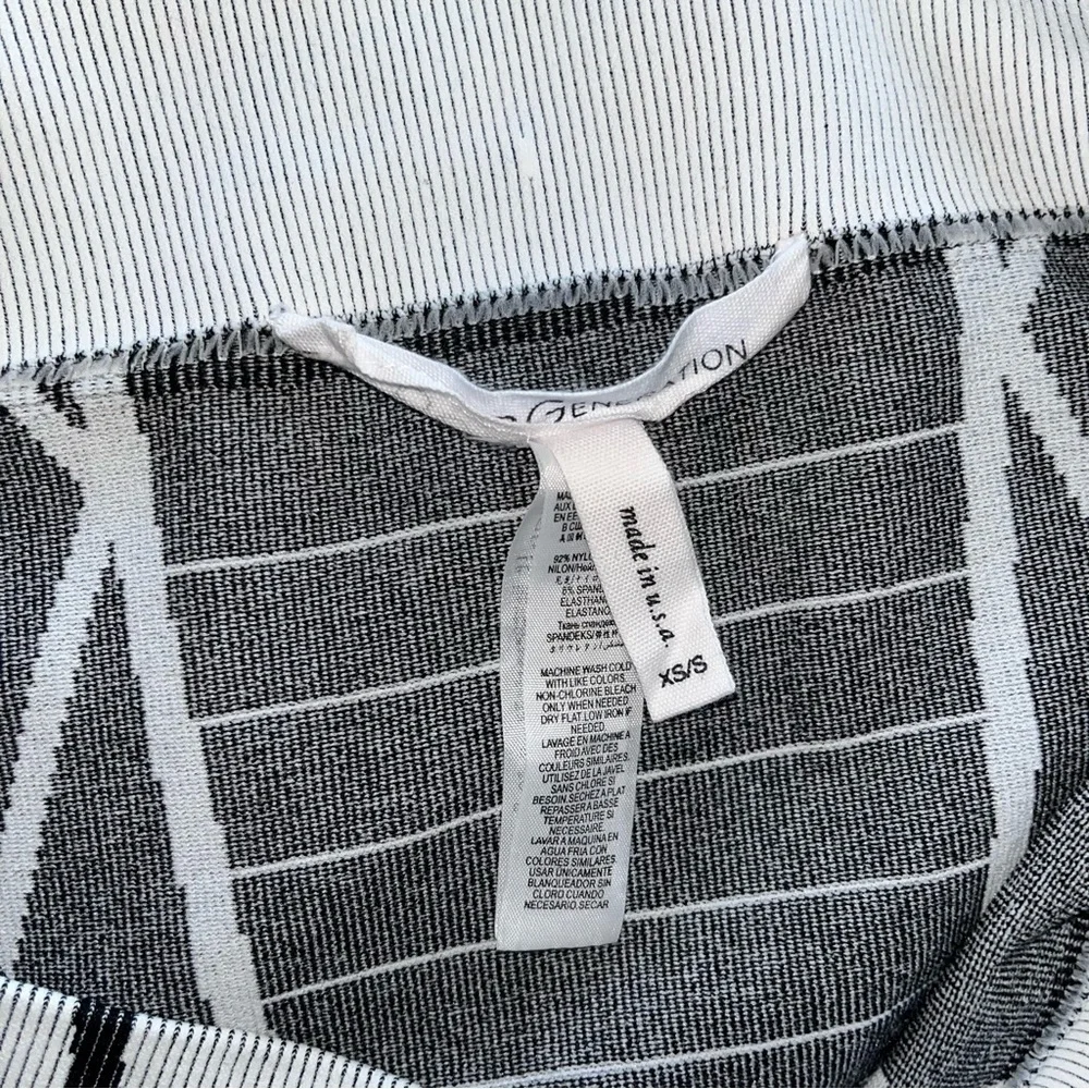BCBGeneration-Women’s Geometric Design Mini Skirt in White Gray Black Size XS/S